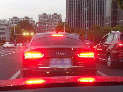 汽车一个尾灯多少钱 汽车一个尾灯多少钱