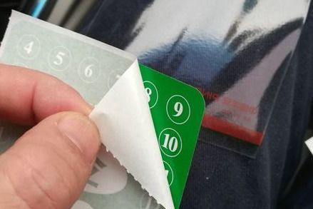 汽车年检贴多少图案的