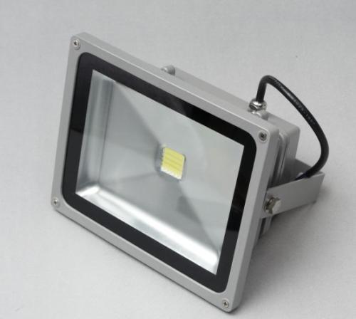 汽车led灯实际多少瓦