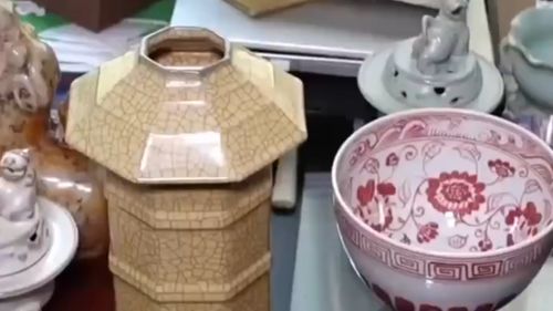 老人上百万买藏品 最值钱的一件10元