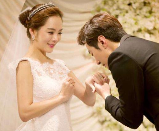 跨国情侣玫瑰和毛子吵架提离婚