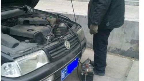 汽车搭电瓶多少电压