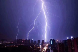 5月20日凌晨贵阳出现13596次闪电(贵阳夜空中的雷霆震撼，揭秘罕见的闪电奇观背后的自然奥秘)