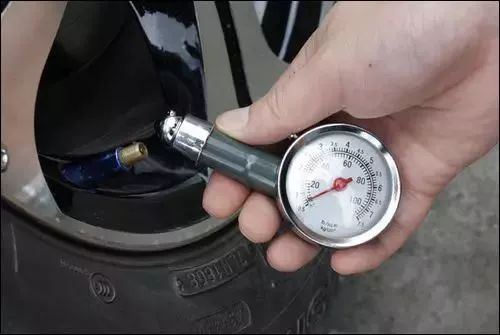 小汽车加多少个气压表(小汽车的气压表,如何正确设置气压) 小汽车加多少个气压表(小汽车的气压表,如何正确设置气压)