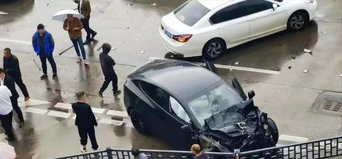 特斯拉追尾大货车 车头被撞碎(特斯拉追尾大货车，车头被撞碎—事故背后的深度解析)
