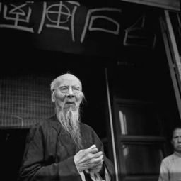 华语乐坛泰斗陈彼得去世(华语乐坛泰斗陈彼得逝世，缅怀音乐传奇人生)