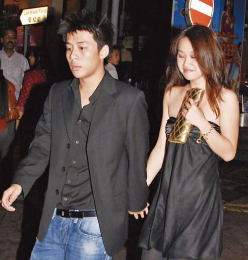 霍震霆曝儿子霍启仁已结婚(霍震霆意外曝光，儿子霍启仁已秘密成婚)