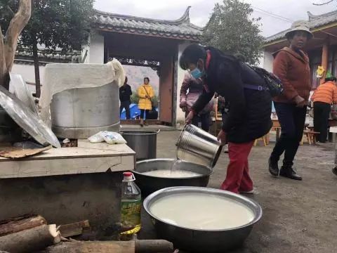 “一方有难 八方做饭” “一方有难 八方做饭”